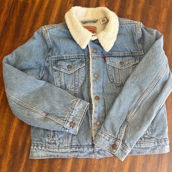 Levi’s Women's Blue Denim Jacket size S NWT - Picture 2 of 3